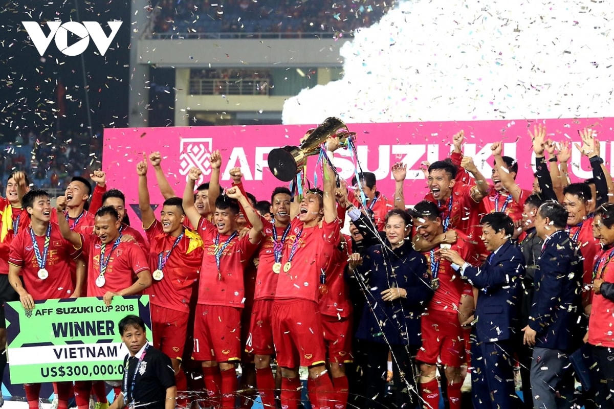 ĐT Việt Nam sẽ nhận được 300.000 USD từ AFF nếu bảo vệ thành công chức vô địch AFF Cup. (Ảnh: Trần Tiến). 