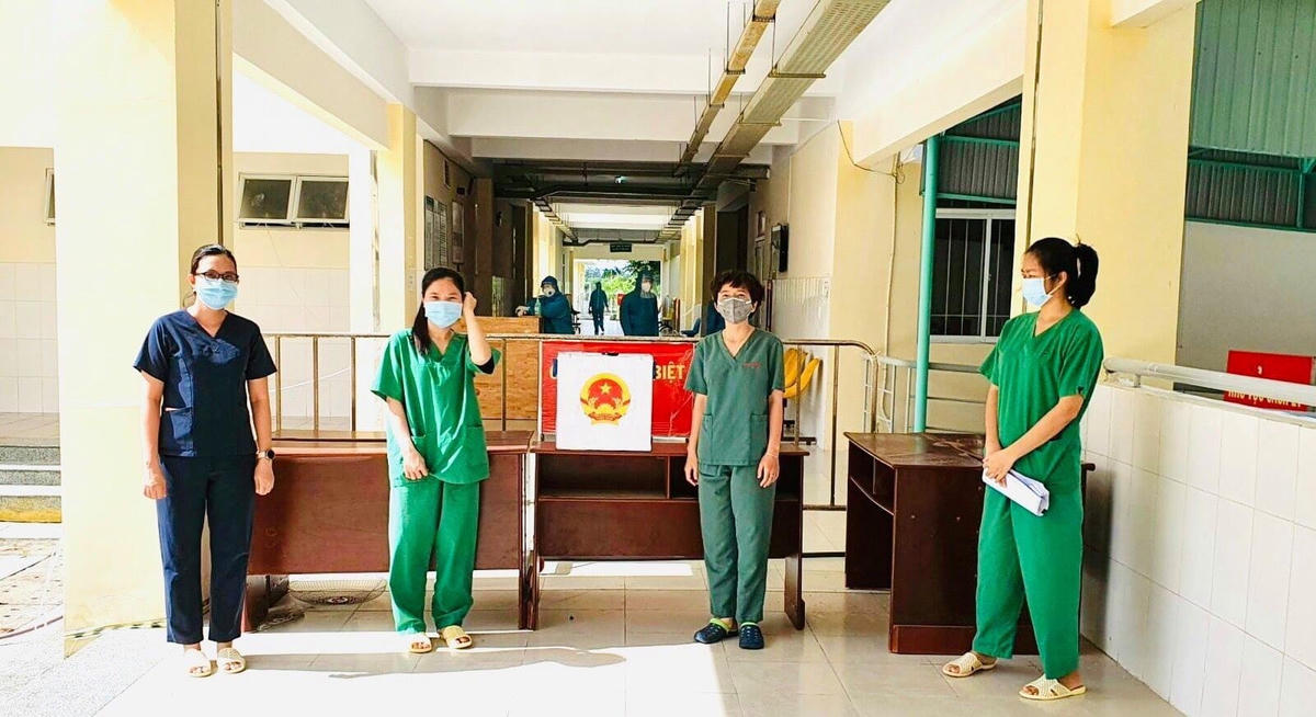 Bỏ phiếu bầu cử ở khu cách ly, bệnh viện điều trị Covid-19 có gì đặc biệt?