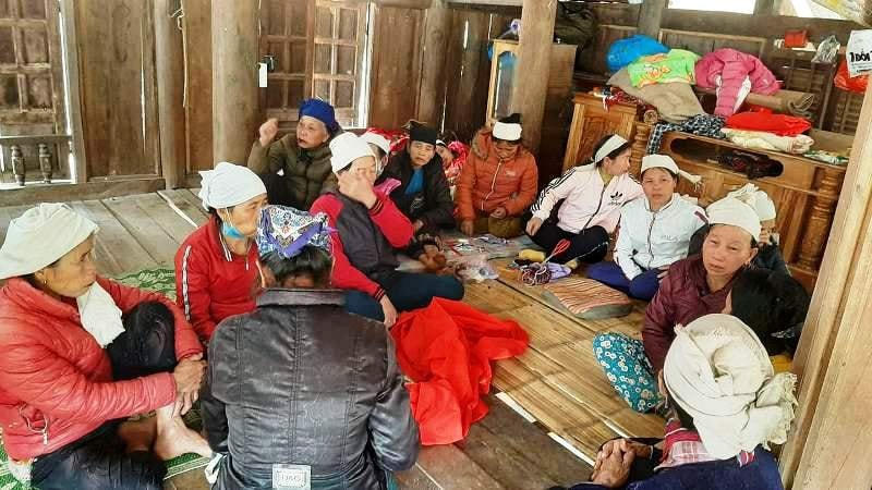 Tang thương bao trùm bản nghèo.