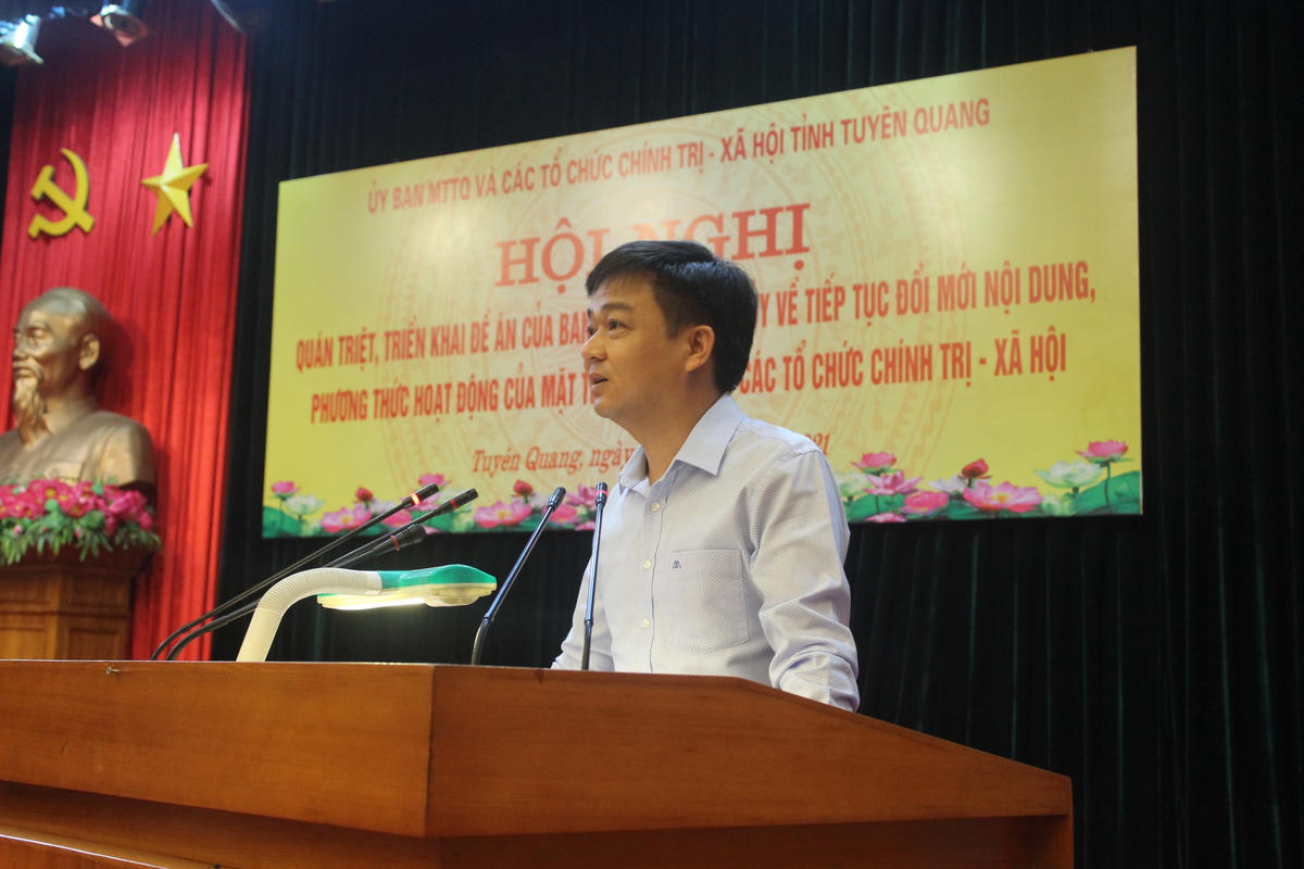Chủ tịch Uỷ ban MTTQ Việt Nam tỉnh Tuyên Quang Nguyễn Hưng Vượng phát biểu quán triệt tại Hội nghị.