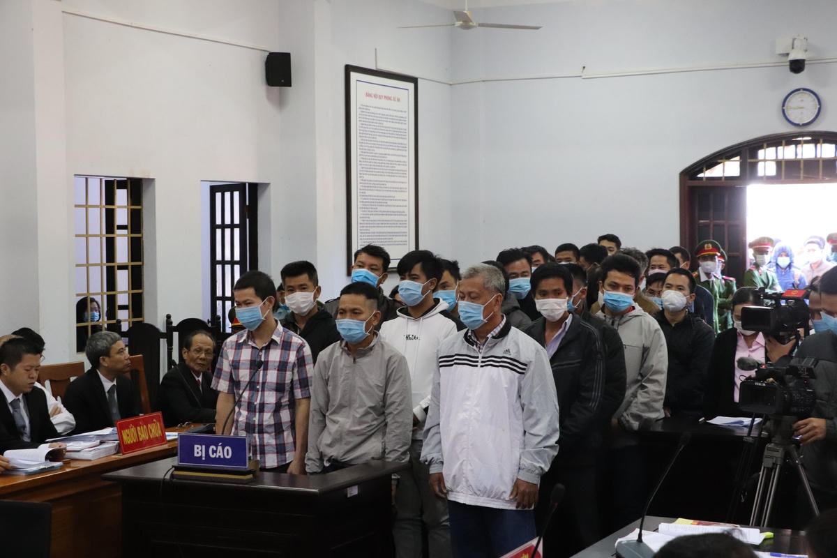 Trịnh Sướng và các đồng phạm tại tòa.
