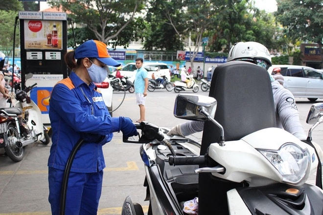 Nhịp sống bình thường mới đang trở lại ở nhiều quận, huyện trên địa bàn TP HCM sau thời gian giãn cách xã hội kéo dài.