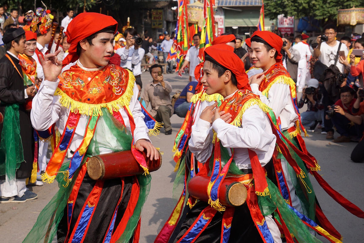 Múa trống bồng làng Triều Khúc.