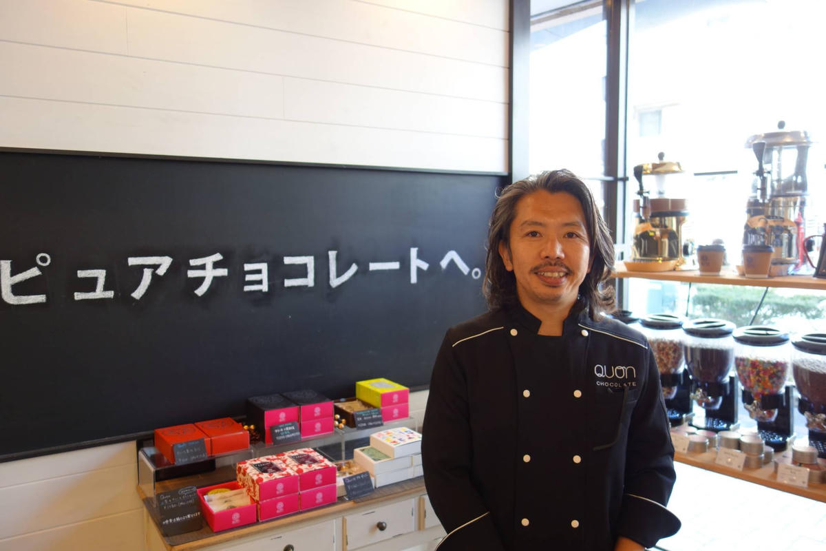 Hirotugu Natsume, người đứng đầu Hiệp hội Tập đoàn La Barca, người đã sáng lập nhà máy chocolate Quon vào năm 2014. Ảnh: Japan Times.
