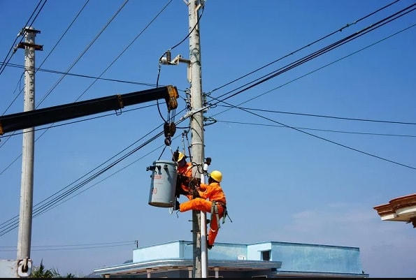 Ngành điện còn nhiều điểm nghẽn cần tháo gỡ trong hệ thống truyền tải điện.