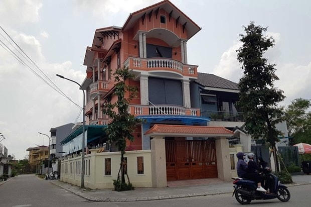 Căn nhà của ông Huỳnh Cư, nguyên Bí thư Thành ủy Huế tại lô đất số A7-Khu đất xen ghép Tổ 13 Khu vực 5, phường An Đông, thành phố Huế. Nguồn: Báo Thanh Niên.  