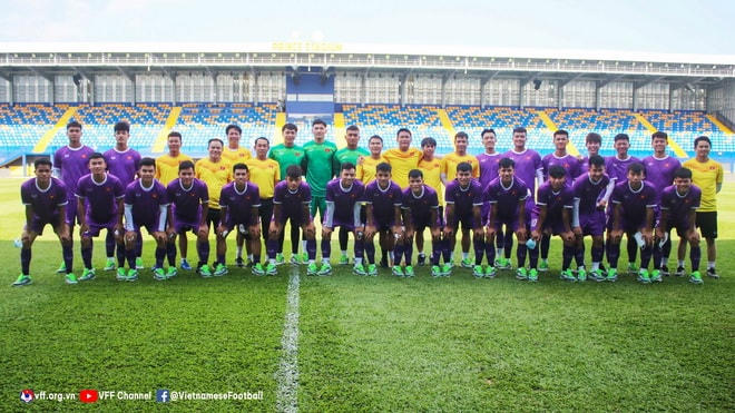 Ban huấn luyện và các cầu thủ U23 Việt Nam tại sân Prince. Ảnh: VFF.