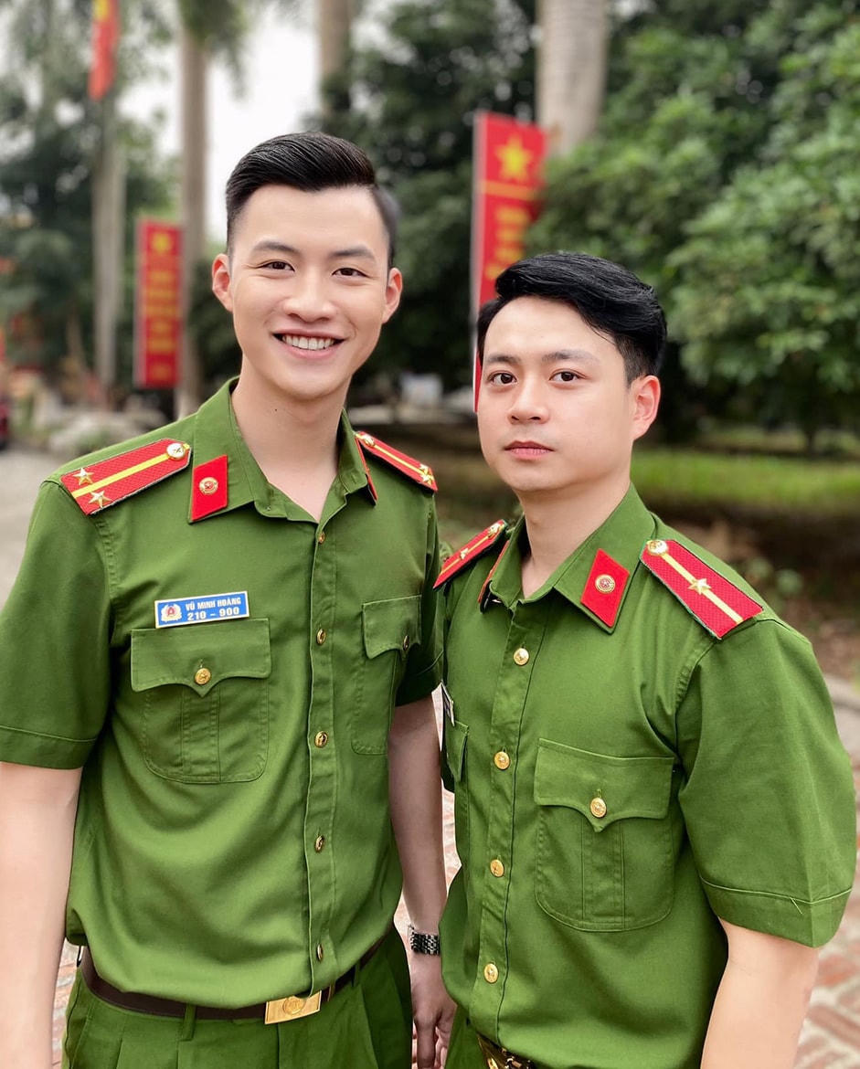 Hoàng Dương là công an huyện tăng cường về xã Tân Xuân trong bộ phim "Phố trong làng".