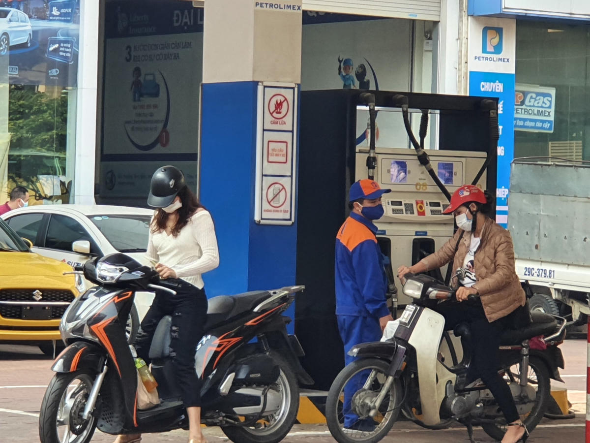 Theo nhiều chuyên gia, nếu không sử dụng Quỹ Bình ổn giá, giá xăng có thể tăng thêm từ 1.400 – 1.900 đồng/lít. 