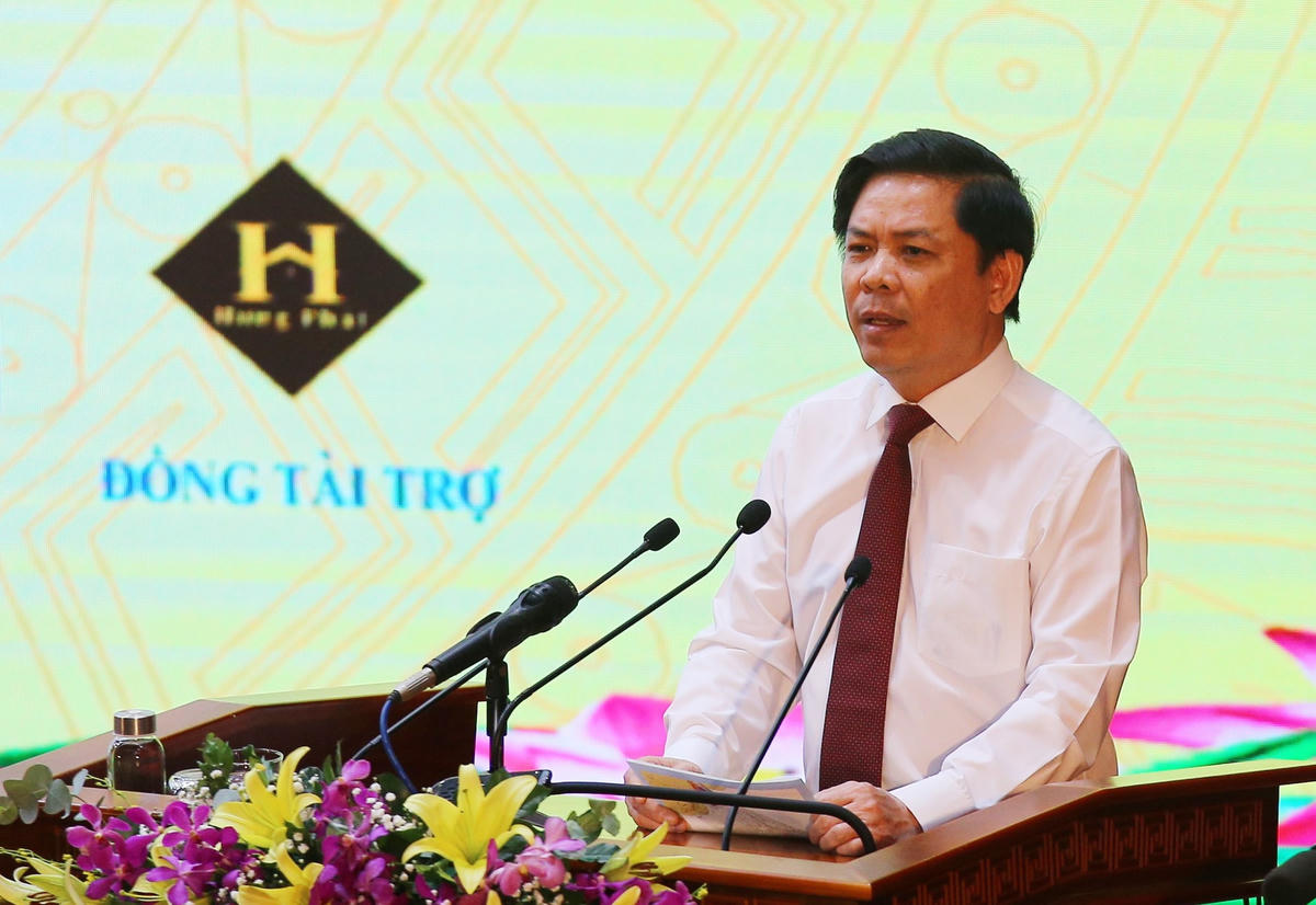 Bộ Trưởng Bộ GTVT Nguyễn Văn Thể phát biểu tại hội nghị xúc tiến đầu tư tỉnh Sóc Trăng. 