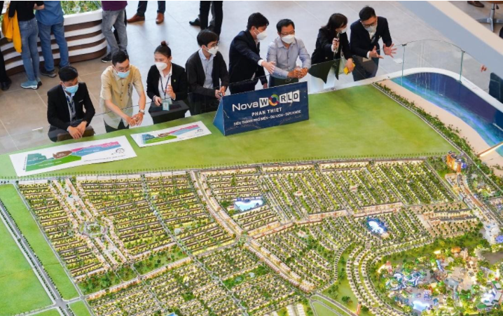 Sa bàn Dự án NovaWorld Phan Thiet tại Novaland Gallery 2 bis Nguyễn Thị Minh Khai, quận 1 thu hút nhiều nhà đầu tư quan tâm.