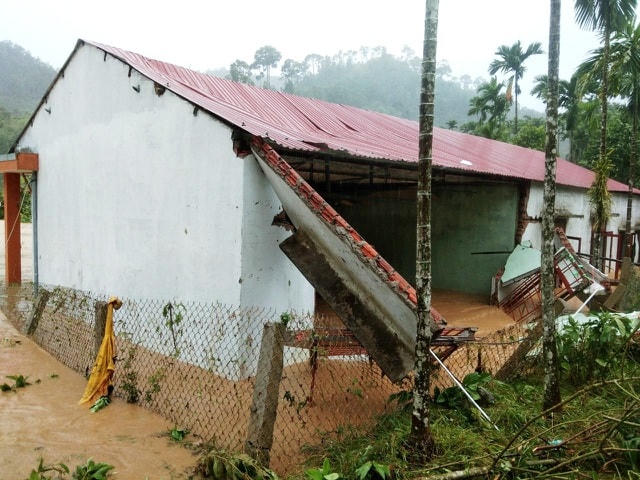 Điểm trường Tăk Rối thuộc trường Phổ thông Dân tộc bán trú tiểu học Trà Tập bị mưa lũ làm hư hỏng.  