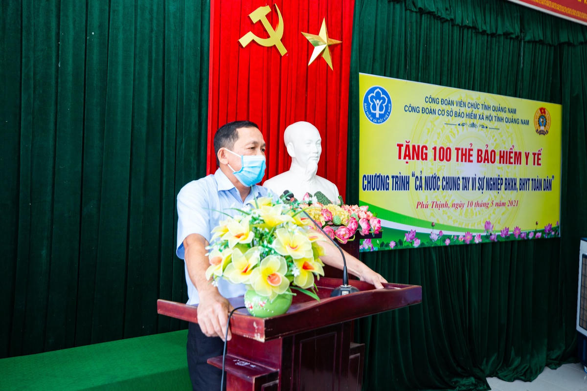 Ông Nguyễn Thanh Danh, Giám đốc BHXH tỉnh phát biểu tại buổi trao tặng thẻ.