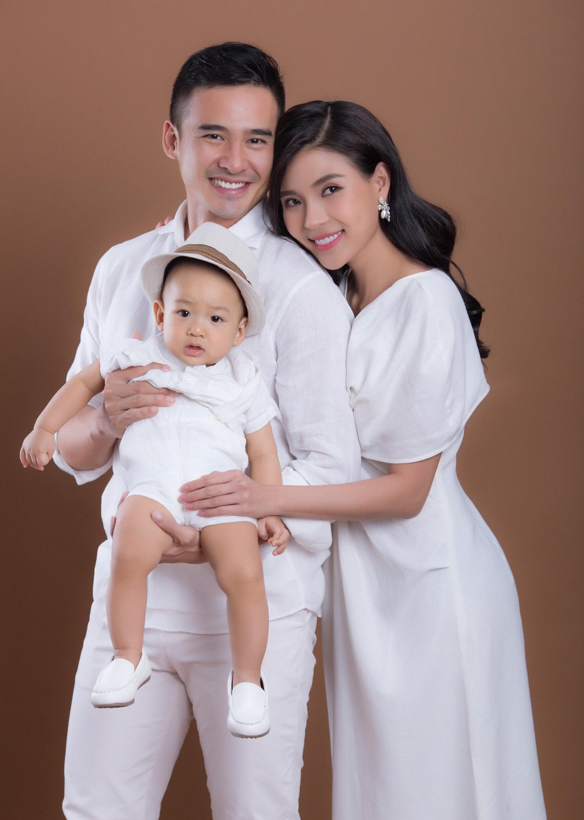 Gia đình hạnh phúc của Lương Thế Thành - Thúy Diễm. 