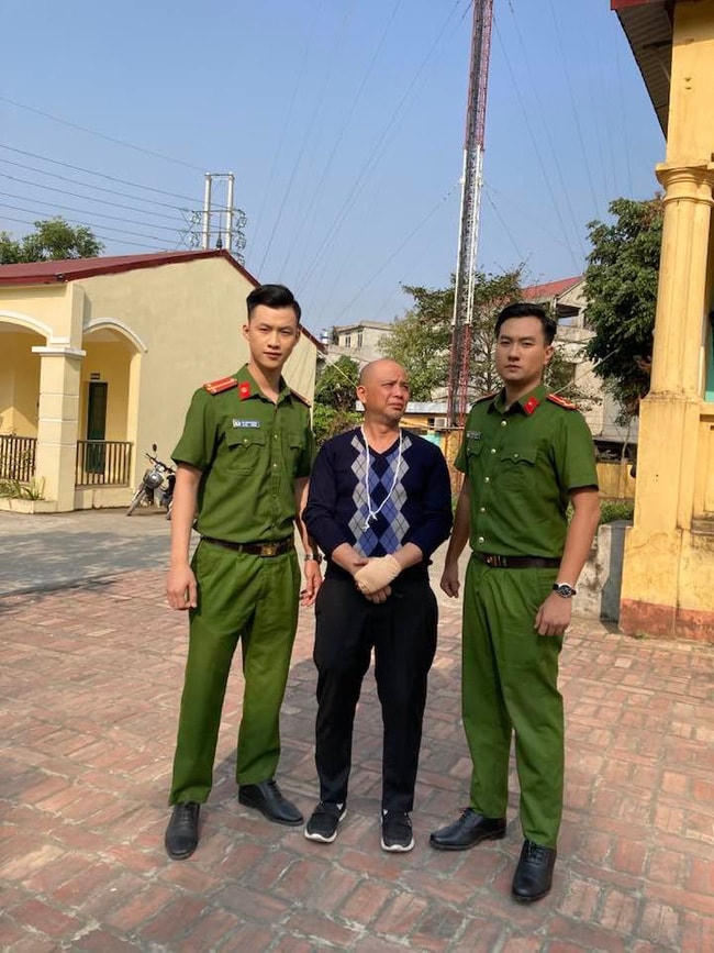 Anh Tuấn tiếp tục vào vai tội phạm, đối đầu với công an xã Tân Xuân. 