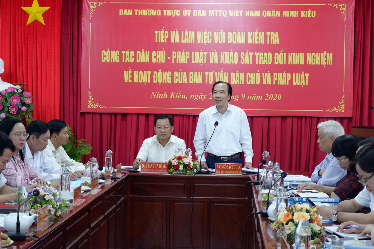 Phó Chủ tịch Ngô Sách Thực phát biểu tại buổi làm việc.