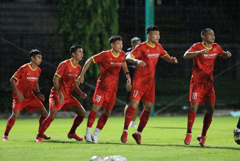 Các cầu thủ U22 Việt Nam tập luyện trên sân Trung tâm đào tạo bóng đá trẻ Việt Nam tại Hà Nội, để chuẩn bị cho vòng loại U23 châu Á 2022. (Nguồn: VFF).