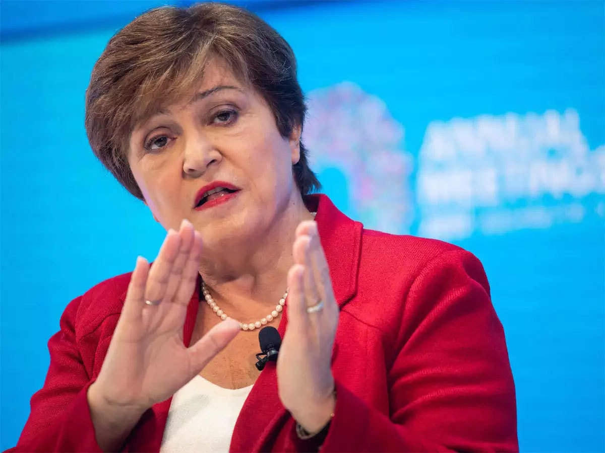 Theo Tổng giám đốc IMF Kristalina Georgieva, quá trình phục hồi kinh tế  toàn cầu sẽ chậm lại nếu tốc độ tiêm vaccine phòng Covid-19 không được đẩy nhanh. Ảnh: AFP.