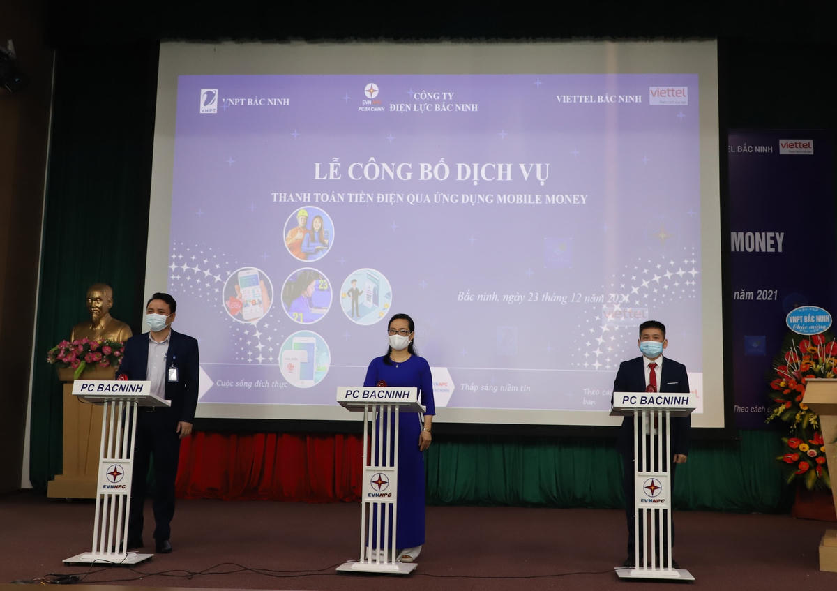 PC Bắc Ninh hợp tác với VNPT và Viettel công bố dịch vụ thu tiền điện qua ứng dụng Mobile money