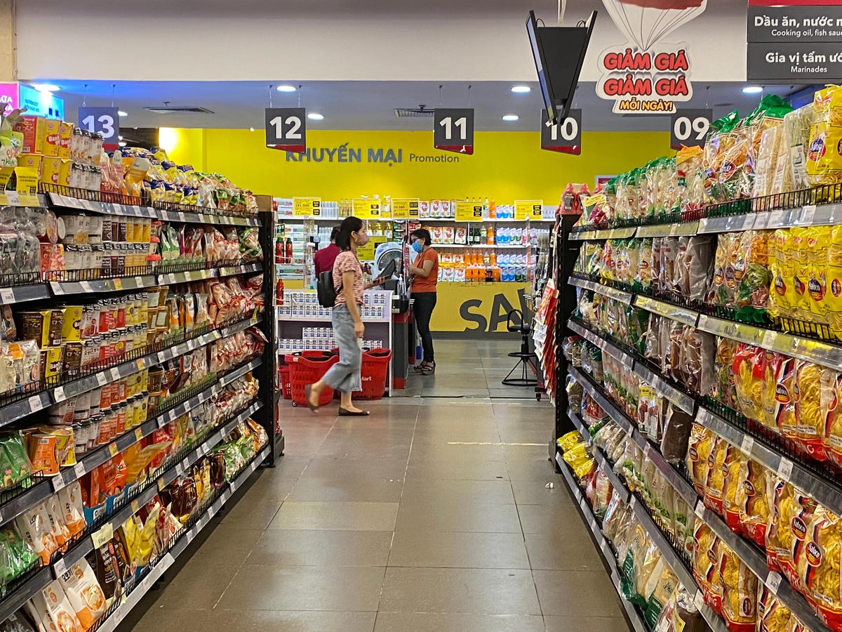 [ẢNH] Một số siêu thị Vinmart mở cửa trở lại, tăng cường biện pháp phòng dịch