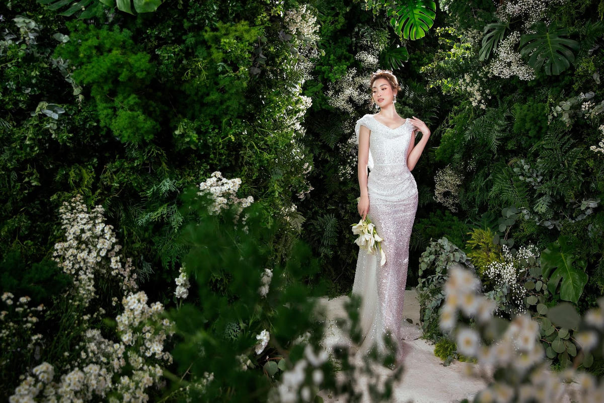 Hoa hậu Đỗ Mỹ Linh đẹp rạng ngời khi làm cô dâu