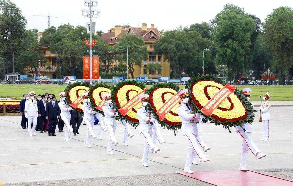 [ẢNH] Lãnh đạo Đảng, Nhà nước vào Lăng viếng Chủ tịch Hồ Chí Minh