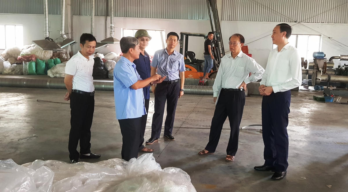 Phó Chủ tịch Phùng Khành Tài cùng đoàn công tác làm việc tại Khu B – KCN Bỉm Sơn - Thanh Hóa.