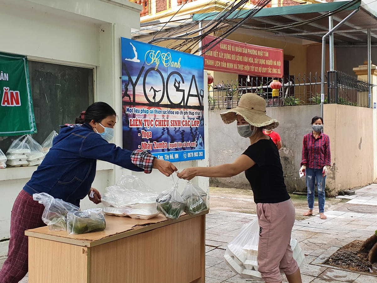 Ấm lòng hàng ngàn suất cơm 0 đồng đến với lao động nghèo 