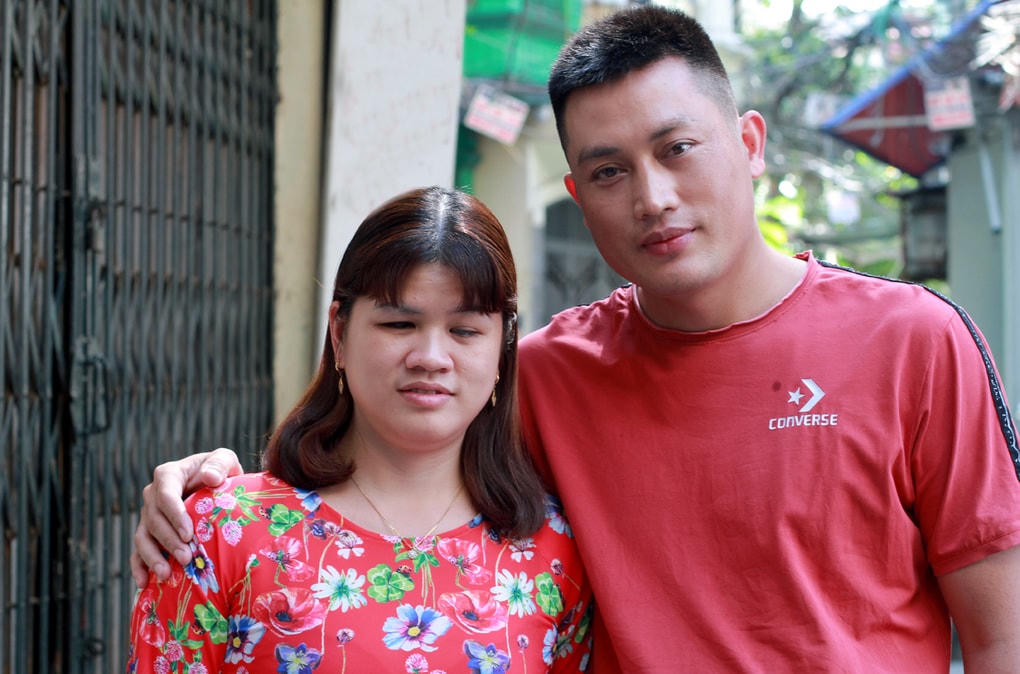 Vợ chồng chị Dung và anh Tuyến. Ảnh: Phan Dương.