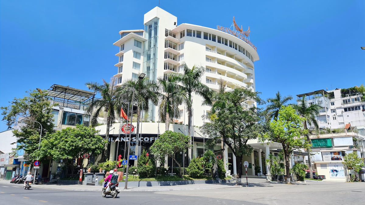 Khách sạn Mường Thanh Huế bị lực lương chức năng xử phạt do vi phạm phòng chống dịch Covid-19.Ảnh: T.B.