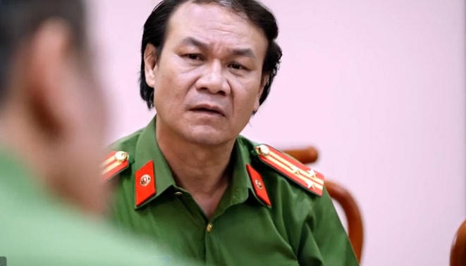 Không chỉ trên sân khấu kịch, các đạo diễn điện ảnh cũng liên tiếp mời ông đảm nhiệm rất nhiều vai "người xấu" trên truyền hình.