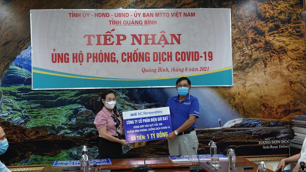 Vào ngày 8/6, Công ty CP Điện gió B&T đã trao ủng hộ 1 tỷ đồng cho Quỹ phòng, chống dịch Covid-19 tỉnh Quảng Bình.