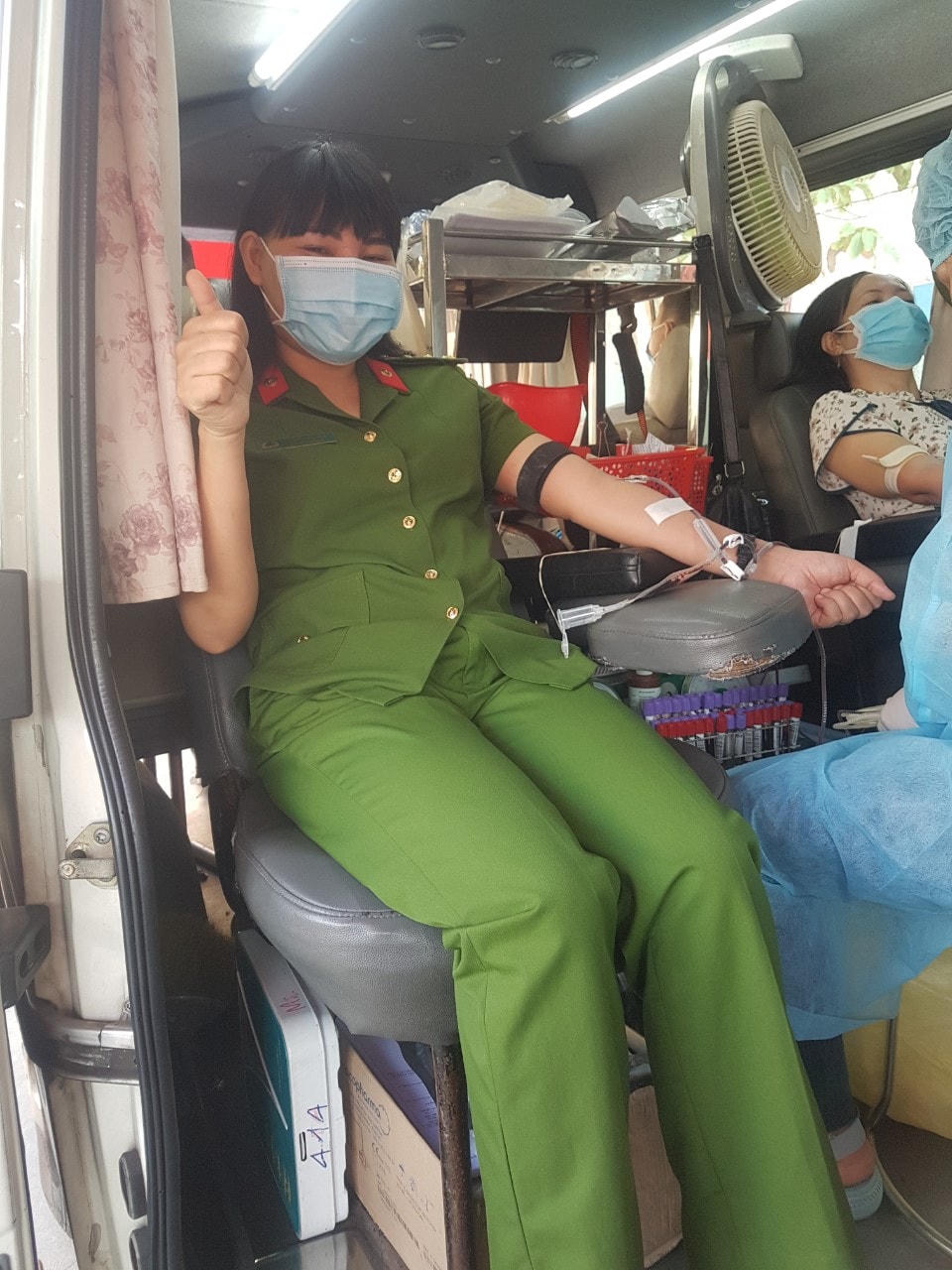 Tết làm việc thiện, hiến máu cứu người