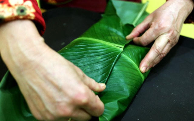 Bí kíp gói bánh chưng đẹp và vuông trong ngày Tết