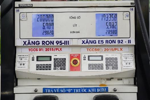 Giá xăng tăng cao kỷ lục những ngày gần đây đang gây áp lực lớn lên người dùng xe động cơ đốt trong truyền thống.