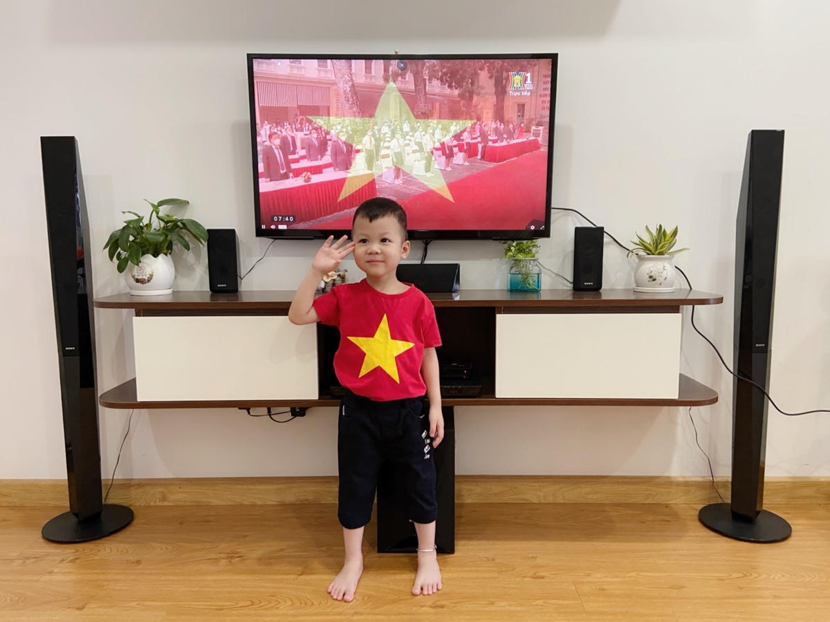   Học sinh mầm non cũng tưng bừng dự lễ khai giảng.