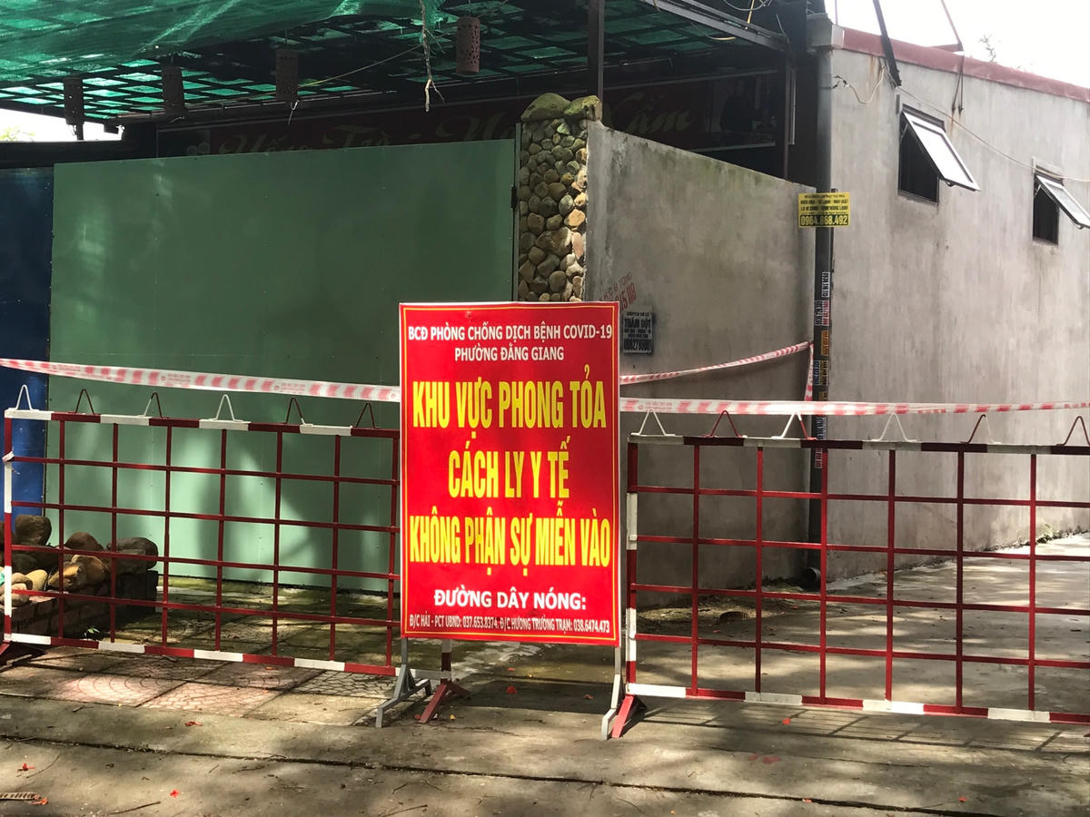 Khu vực nhà nam sinh được phong tỏa trong sáng ngày 28/6.