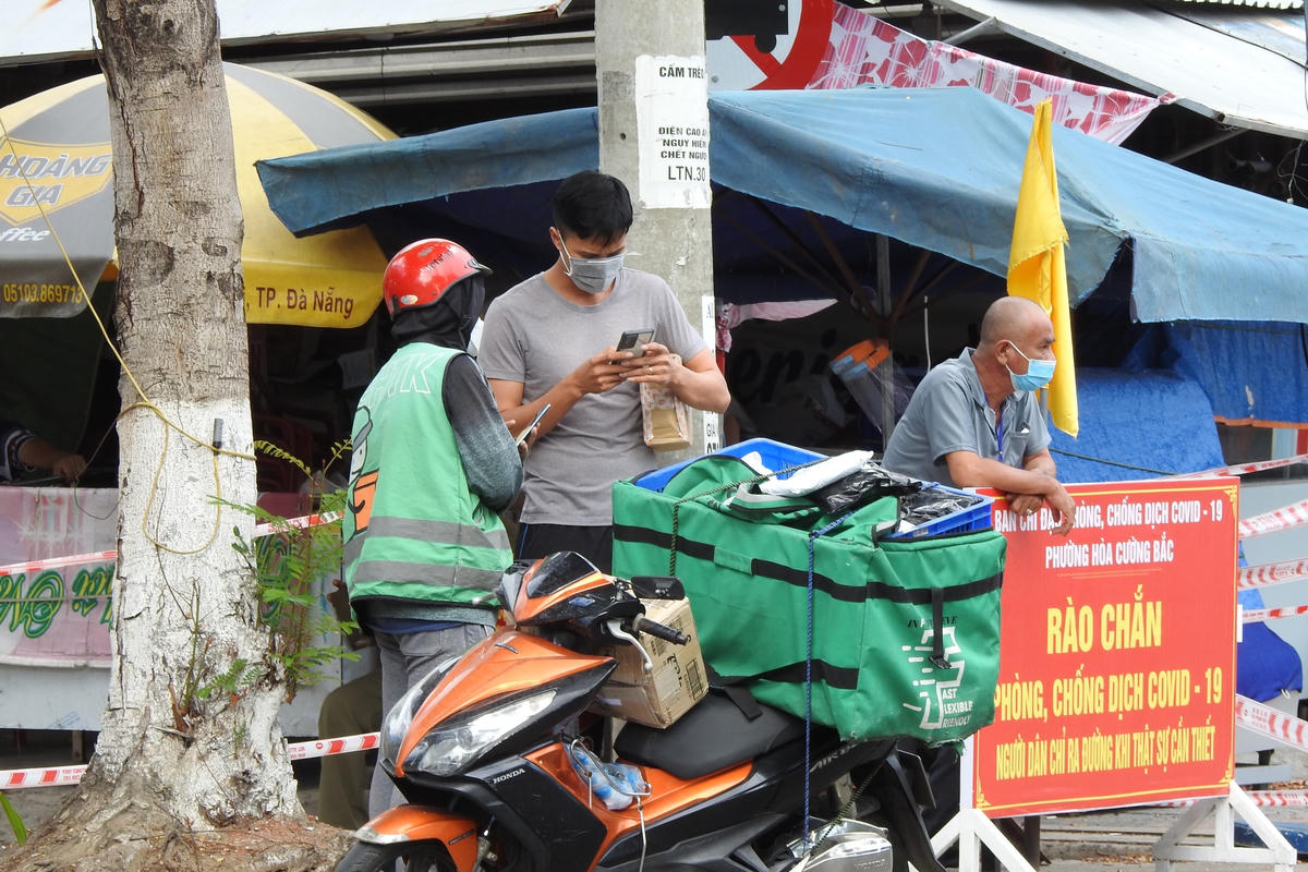 Shipper được hoạt động trở lại kể từ 8 h ngày 23/8. Ảnh: Thanh Tùng.