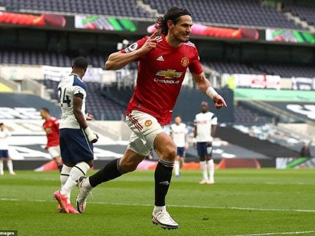 Cavani ghi bàn giúp Manchester United chiến thắng. (Nguồn: Getty Images).