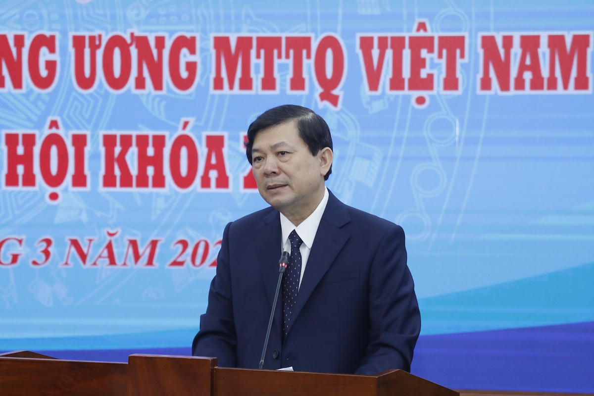 Phó Chủ tịch Nguyễn Hữu Dũng báo cáo kết quả Hội nghị lấy ý kiến cử tri nơi công tác đối với người được giới thiệu ứng cử Đại biểu Quốc hội (ĐBQH) khóa XV.