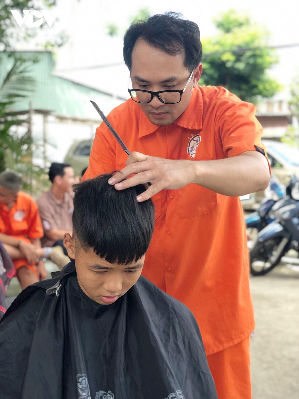 Lê Vững Barbershop cắt tóc miễn phí tại huyện Cờ Đỏ, thành phố Cần Thơ.