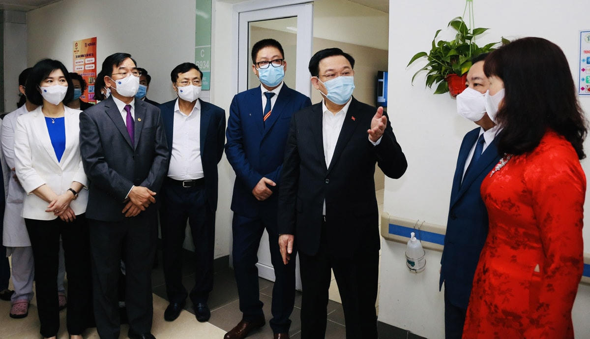 Dấu ấn về phong cách lãnh đạo: Gương mẫu, quyết liệt hành động