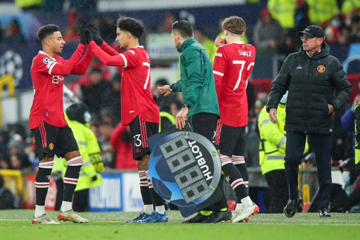 Zidane Iqbal vào thay Lingard ở trận đấu ra mắt đội hình một MU. (Ảnh: Getty).  