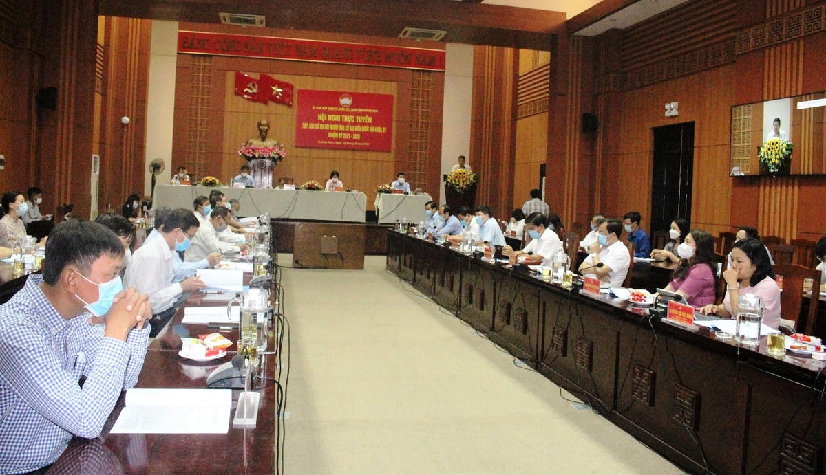 Quang cảnh buổi TXCT tại điểm cầu hội trường Tỉnh ủy Quảng Nam.