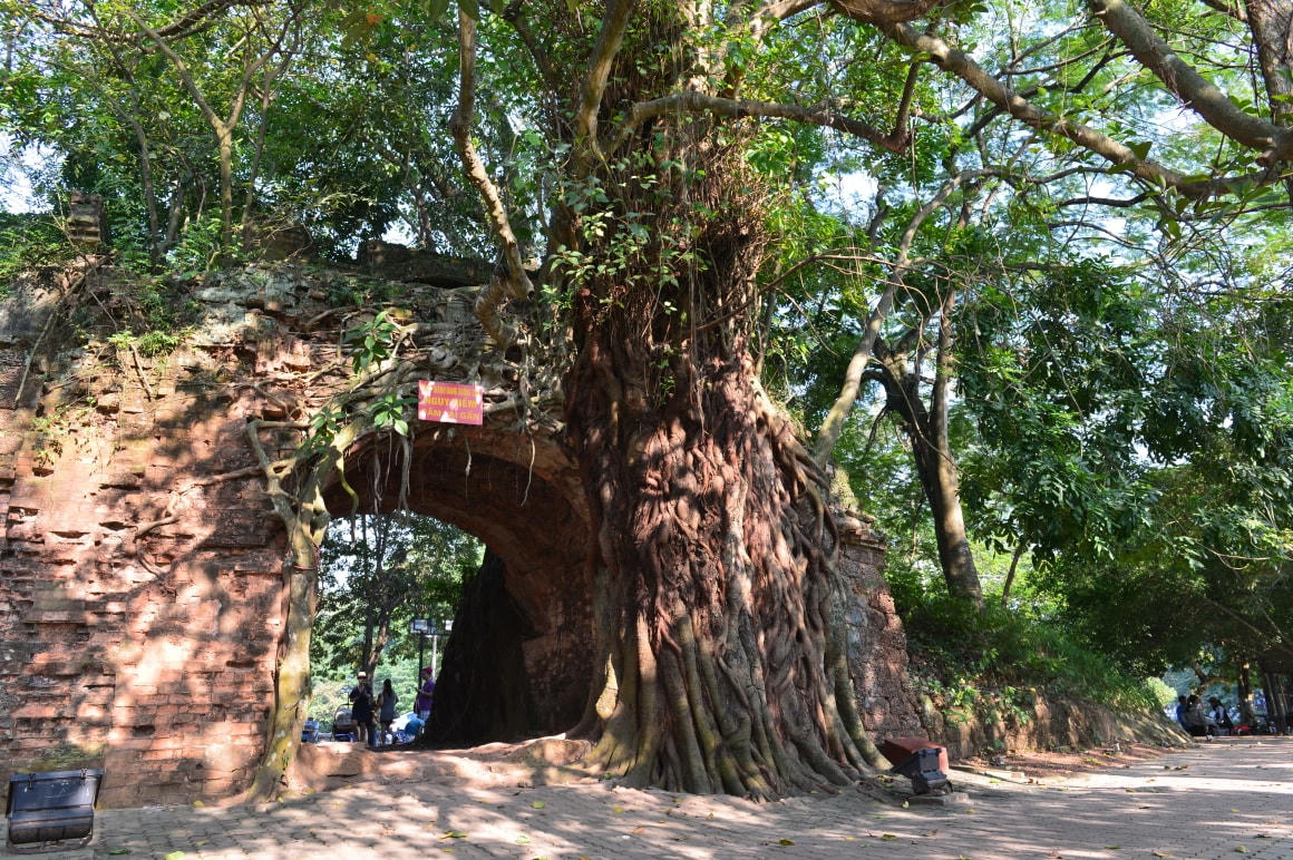 Cổng thành cổ Sơn Tây.