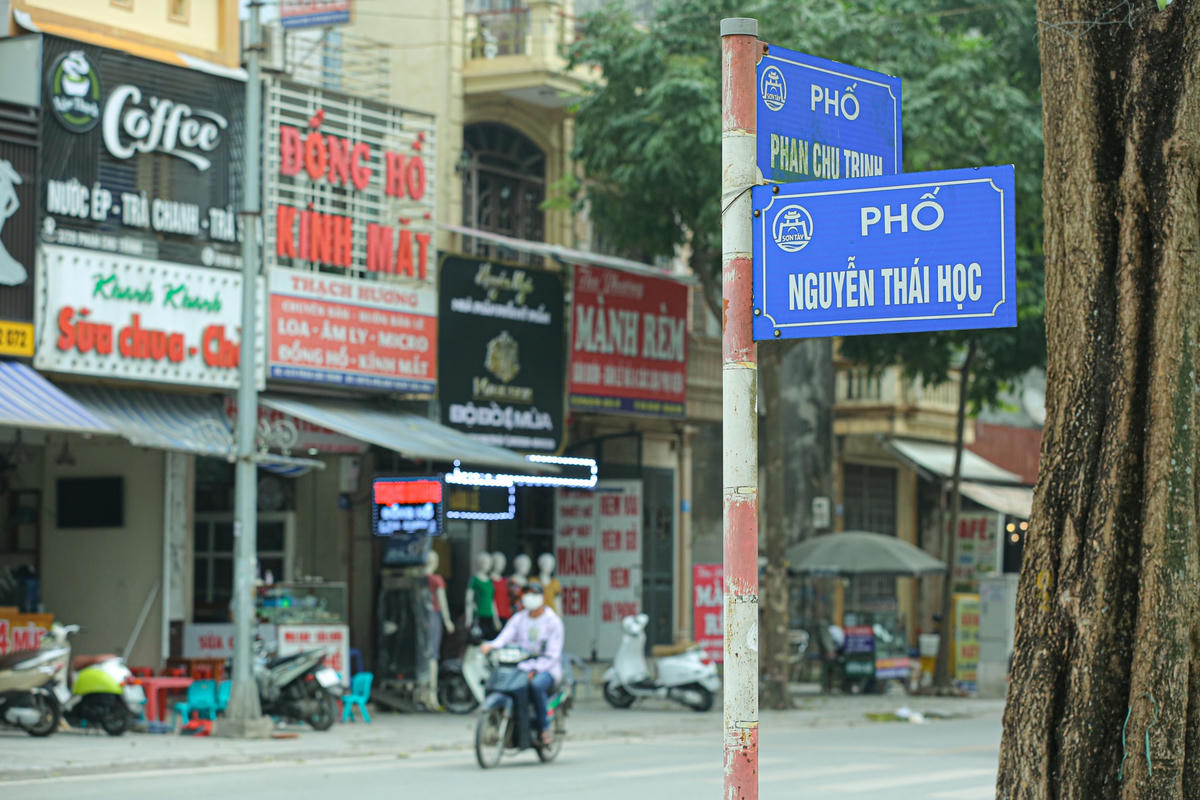 Phạm vi hoạt động của tuyến phố đi bộ gồm: Đường Phó Đức Chính, Phan Chu Trinh (gồm cả vỉa hè bên phía hào Thành cổ), đường dạo phía ngoài cửa Thành cổ Sơn Tây, vườn hoa trung tâm, 1/2 quảng trường khu vực trung tâm văn hóa, sân trước khu vực trung tâm văn hóa và quảng trường sân vận động thị xã.
