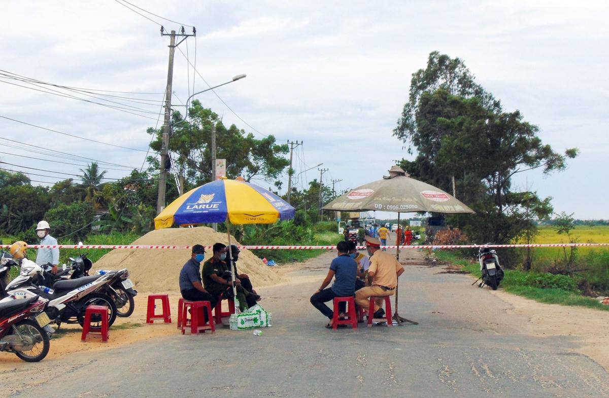 Lực lượng Công an phong tỏa hiện trường.