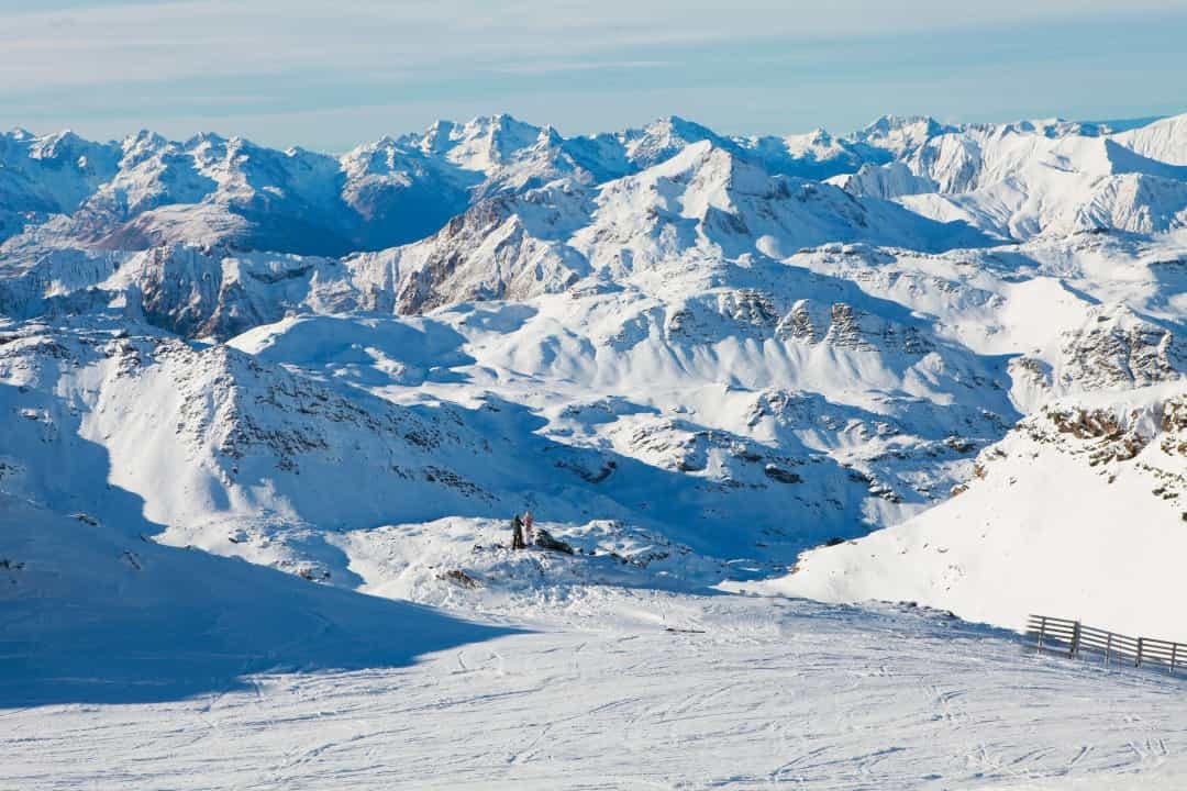 Trở lại thế kỷ 17, khu vực Saint-Martin et Chèze avalanche ở Hautes-Pyrénées của Pháp đã bị một trận tuyết lở tàn phá. Người ta ước tính rằng 107 người đã thiệt mạng do trận lở tuyết này xảy ra vào năm 1600.  