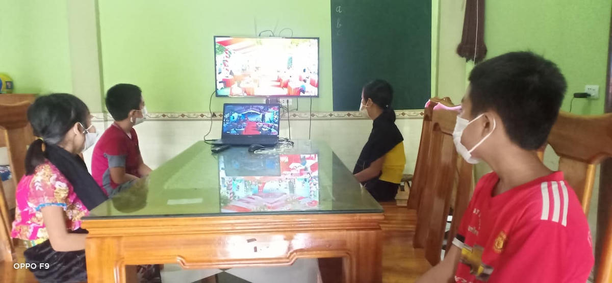 Hơn 850.000 học sinh Nghệ An dự lễ khai giảng qua tivi
