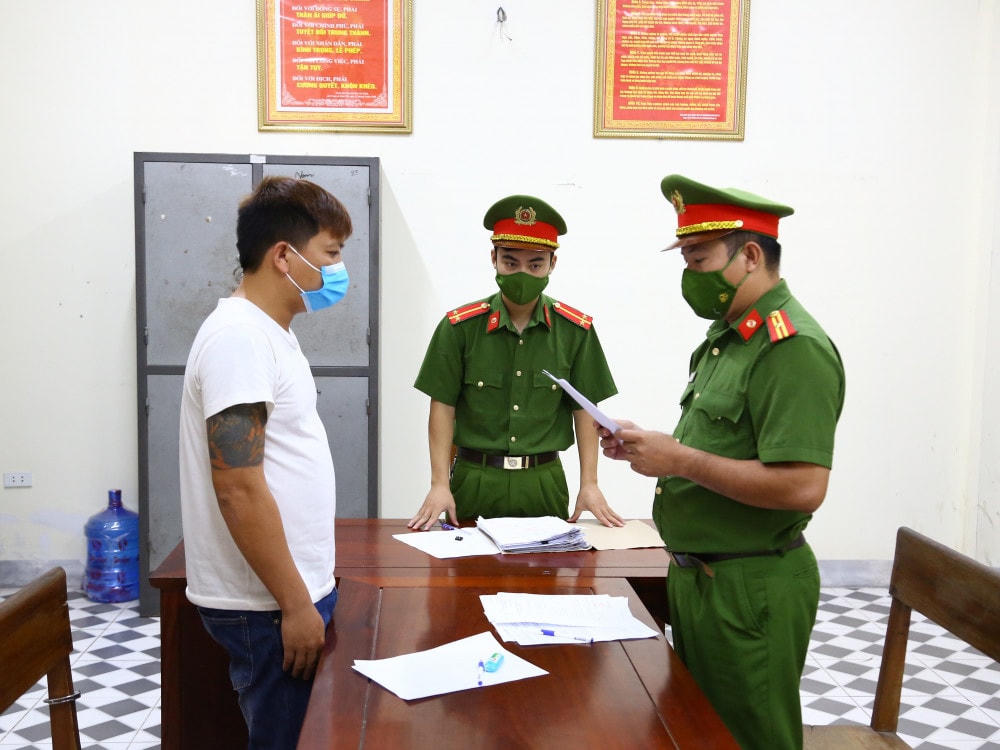 Cơ quan CSĐT đọc các quyết định khởi tố đối với Nguyễn Đình Điệp.